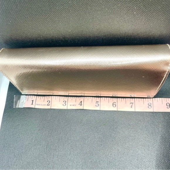 Rose Gold Metallic Women’s Wallet. 2 Interior Pockets. Clasp Closure.. - Picture 14 of 14